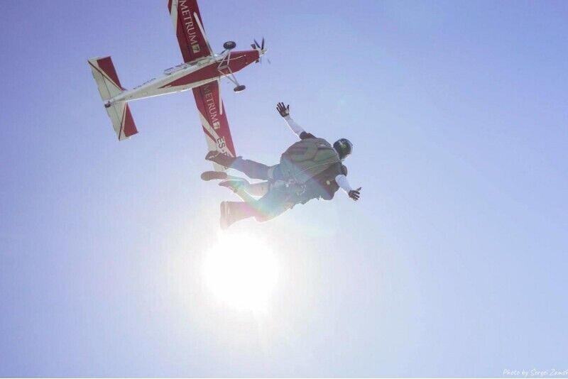 Tandemhyppy laskuvarjolla 4000 metrin korkeudelta videotallennuksella